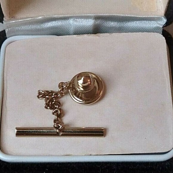 VINTAGE "P" PIERRE CARDIN DIAMOND GOLD PLATED TIE TACK - Picture 3 of 4